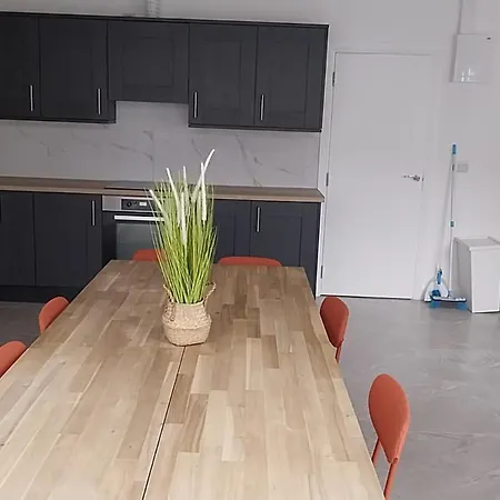 9 Bed, Sleeps 11 - Ideal For Workers 펜션 킬데어