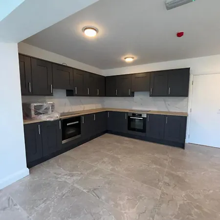 9 Bed, Sleeps 11 - Ideal For Workers 킬데어